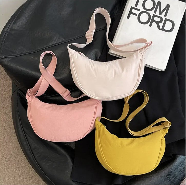 ✨Mini Crescent - shaped Crossbody Bag