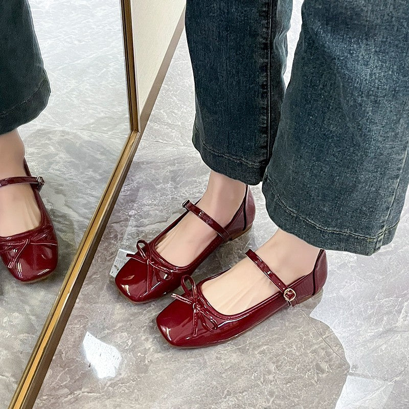 Flat low-heeled Mary Jane shoes for women